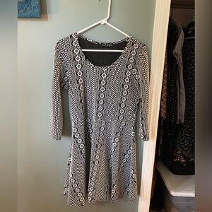 Size M French atmosphere geometric print skater dress with 3/4 sleeves